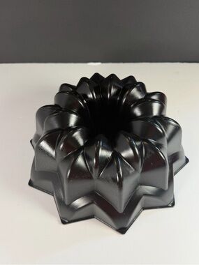 Nordic Ware Star Bundt Pan - Pro Cast Heavy Cast Aluminum - 10 Cup Bakeware